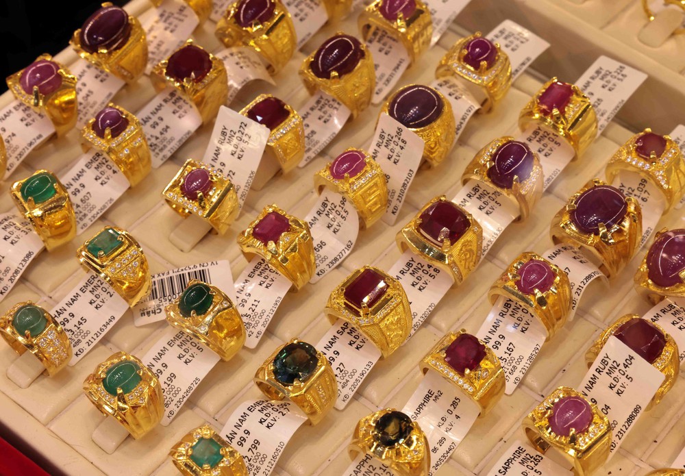 Giá vàng miếng sáng 18/11 giảm 1,2 triệu đồng/lượng - Ảnh 1. Giá vàng miếng sáng 18/11 giảm 1,2 triệu đồng/lượng - Ảnh 1.