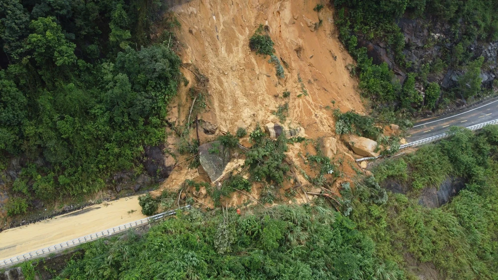 Công điện của Thủ tướng Chính phủ về việc khắc phục hậu quả mưa lũ tại khu vực Trung Bộ - Ảnh 1. Công điện của Thủ tướng Chính phủ về việc khắc phục hậu quả mưa lũ tại khu vực Trung Bộ - Ảnh 1.