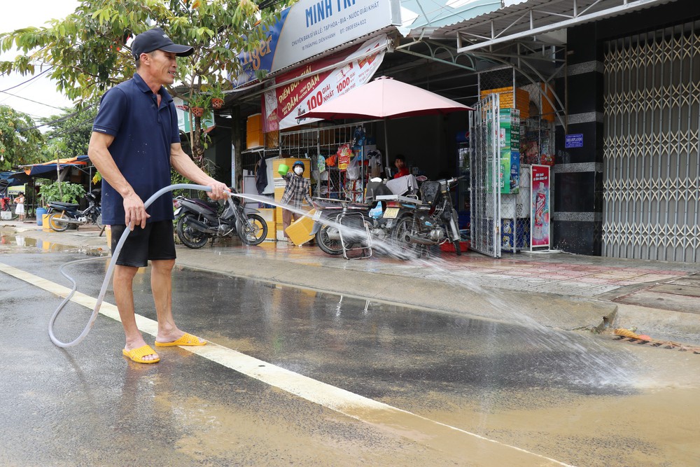 Khánh Hòa khắc phục hậu quả mưa lũ, hỗ trợ người dân ổn định cuộc sống - Ảnh 5. Khánh Hòa khắc phục hậu quả mưa lũ, hỗ trợ người dân ổn định cuộc sống - Ảnh 5.