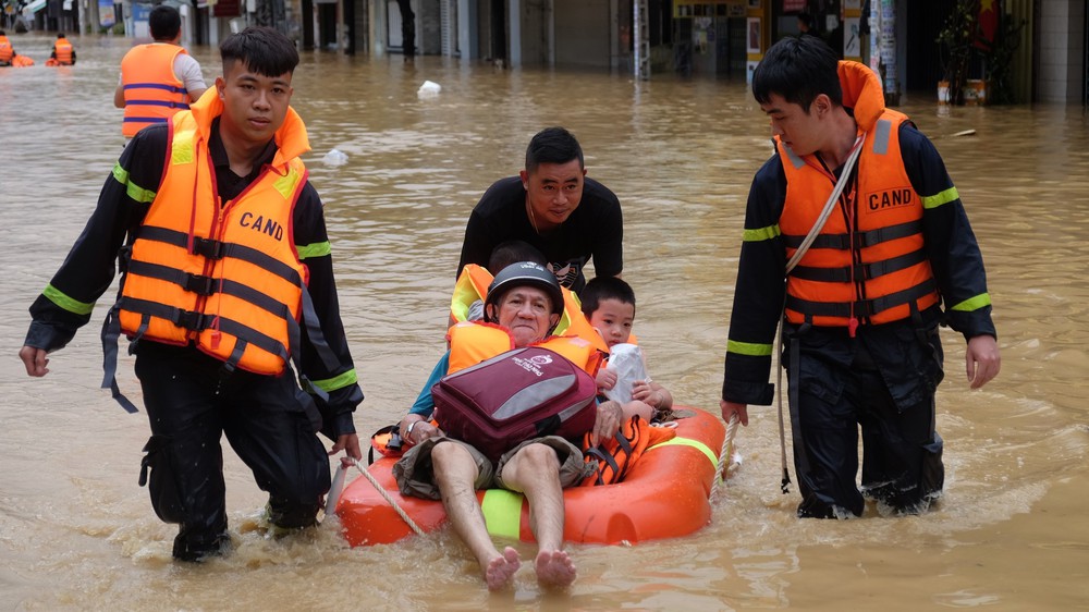 Công điện của Thủ tướng Chính phủ về việc khắc phục hậu quả mưa lũ tại khu vực Trung Bộ - Ảnh 2. Công điện của Thủ tướng Chính phủ về việc khắc phục hậu quả mưa lũ tại khu vực Trung Bộ - Ảnh 2.
