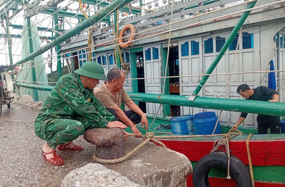 Thanh Hóa kiểm soát chặt chẽ đội tàu cá, nỗ lực khắc phục "thẻ vàng" IUU" - Ảnh 2. Thanh Hóa kiểm soát chặt chẽ đội tàu cá, nỗ lực khắc phục "thẻ vàng" IUU" - Ảnh 2.