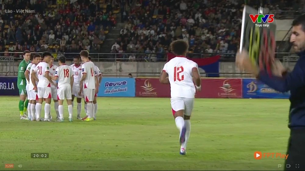TRỰC TIẾP bóng đá Việt Nam vs Lào: Xuân Son và Tuấn Hải vào sân (H2, 0-0) - Ảnh 2. TRỰC TIẾP bóng đá Việt Nam vs Lào: Xuân Son và Tuấn Hải vào sân (H2, 0-0) - Ảnh 2.