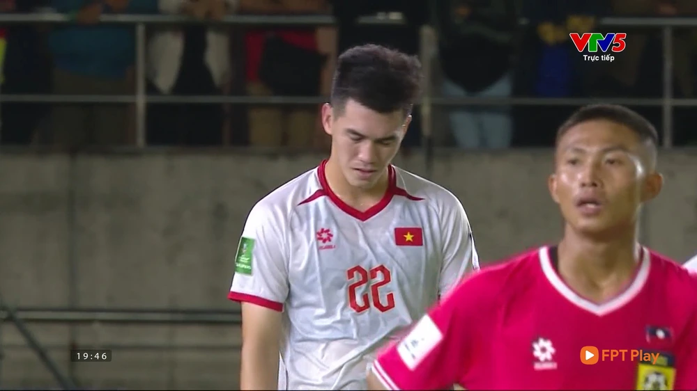TRỰC TIẾP bóng đá Việt Nam vs Lào: Tiến Linh dứt điểm vọt xà ngang (H1 KT, 0-0) - Ảnh 2. TRỰC TIẾP bóng đá Việt Nam vs Lào: Tiến Linh dứt điểm vọt xà ngang (H1 KT, 0-0) - Ảnh 2.