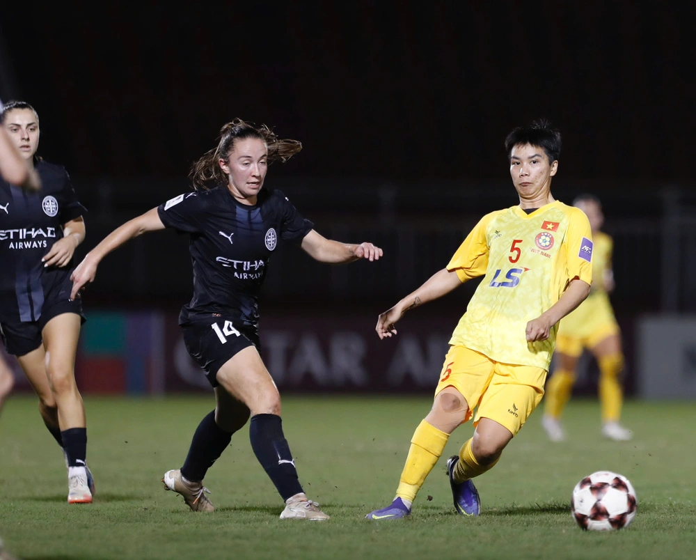 Thua đậm CLB của Australia, thầy Huỳnh Như xin lỗi người hâm mộ - Ảnh 3.