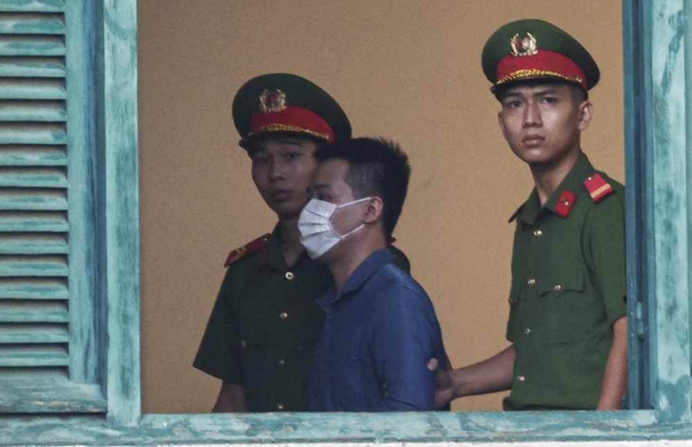 Vụ kẹo Kera: Hoa hậu Thùy Tiên cùng Hằng Du Mục, Quang Linh ra tòa sơ thẩm sáng 19/11 - Ảnh 2.