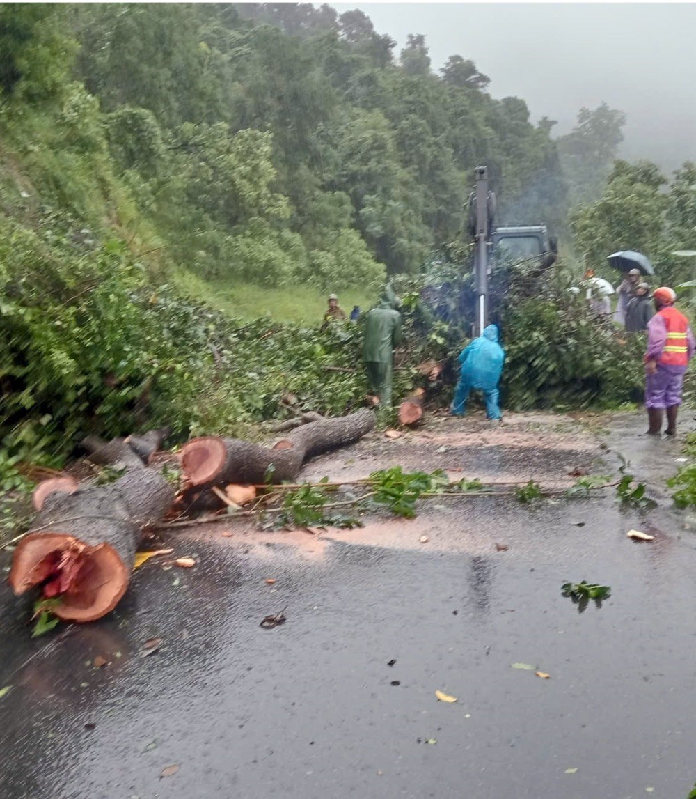 Cập nhật: Đèo Ngoạn Mục - Khánh Hoà sạt lở thêm 4 điểm mới nguy hiểm - Ảnh 2.