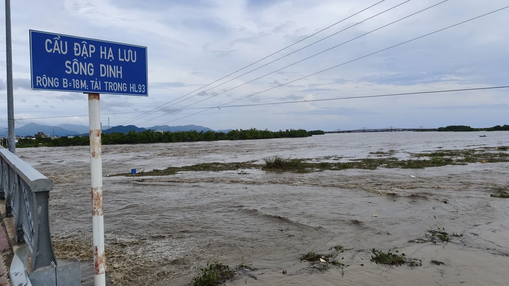 Khánh Hòa cảnh báo lũ đặc biệt lớn trên sông Dinh Ninh Hòa - Ảnh 1. Khánh Hòa cảnh báo lũ đặc biệt lớn trên sông Dinh Ninh Hòa - Ảnh 1.