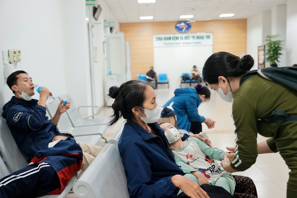 Nhiều trường linh hoạt hỗ trợ học sinh mắc cúm A và tăng cường biện pháp phòng bệnh - Ảnh 1.