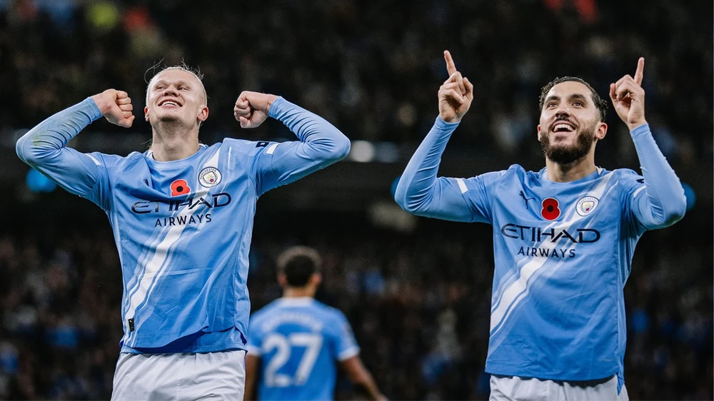 Ngôi sao Man City &quot;gây bão&quot; với màn ăn mừng sau trận đầy thú vị - Ảnh 1.