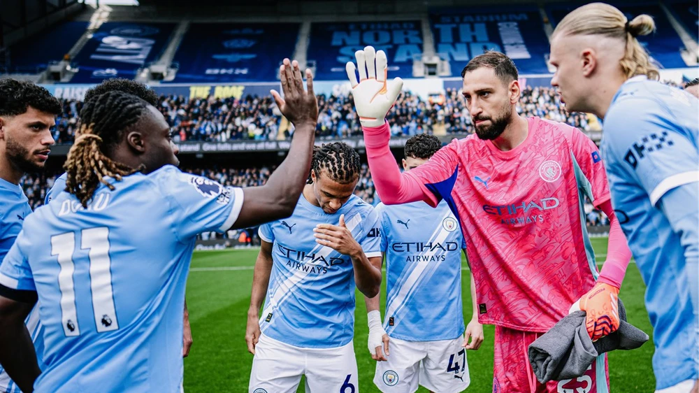 Ngôi sao Man City &quot;gây bão&quot; với màn ăn mừng sau trận đầy thú vị - Ảnh 3.