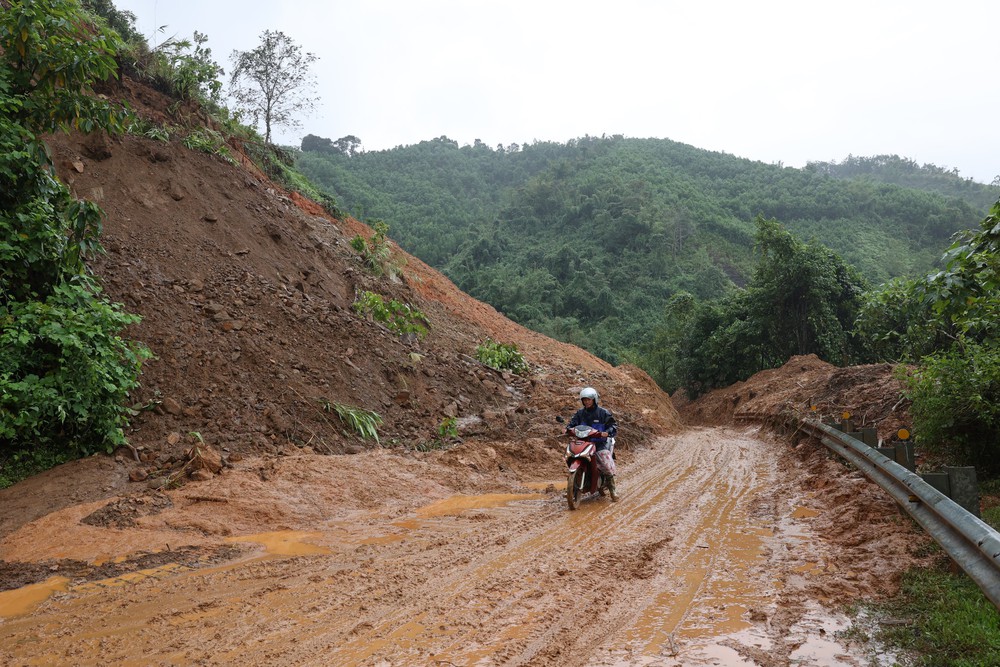 Đề phòng lũ quét, sạt lở đất ở 6 tỉnh, thành phố miền Trung, Tây Nguyên - Ảnh 1.