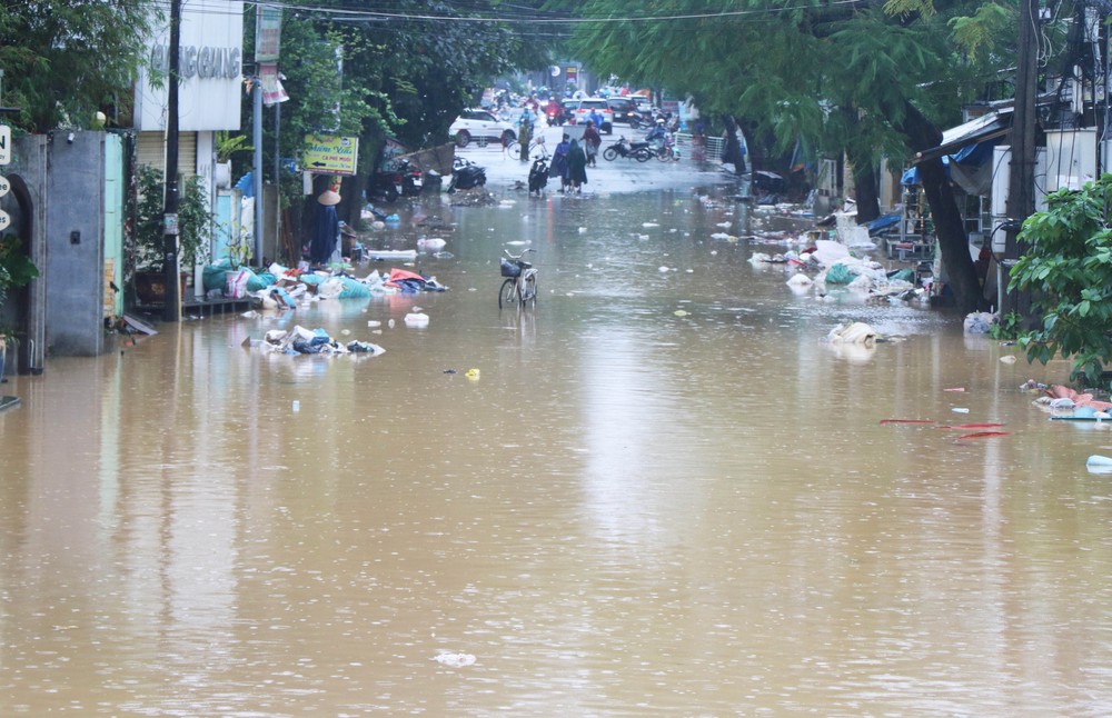 Thời tiết đêm 2/11: Bắc Bộ trời rét, có nơi rét đậm, lũ nhiều sông ở Trung Bộ đang lên - Ảnh 3.