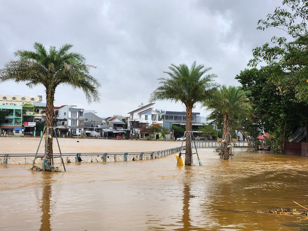 Bão KALMAEGI tăng cấp, hướng về khu vực giữa Biển Đông - Ảnh 4.
