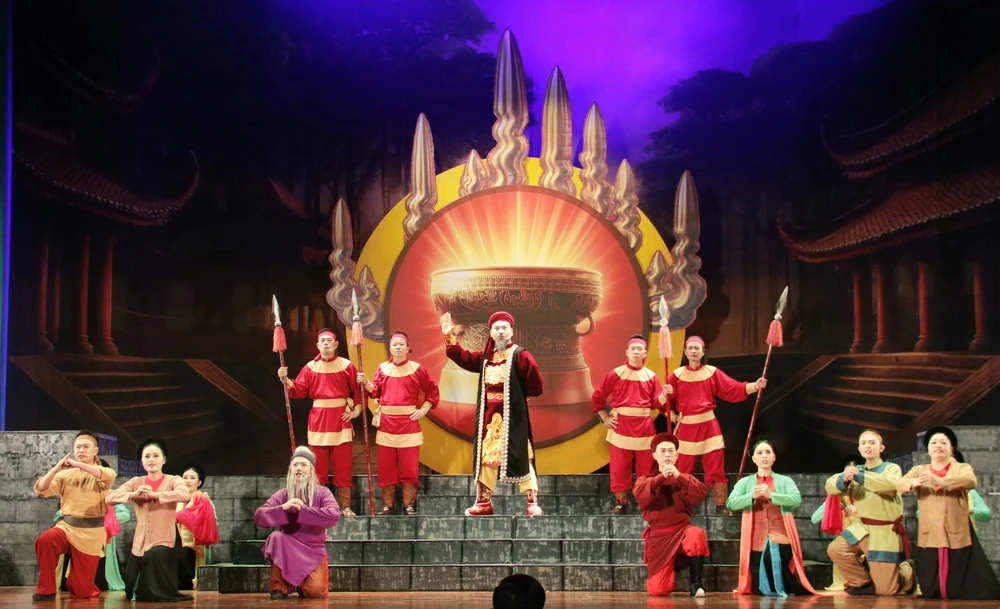 Liên hoan Chèo toàn quốc 2025: Vở diễn "Nguyễn Văn Cừ – Tuổi trẻ chí lớn" và "Thiên mệnh" giành HCV - Ảnh 1. Liên hoan Chèo toàn quốc 2025: Vở diễn "Nguyễn Văn Cừ – Tuổi trẻ chí lớn" và "Thiên mệnh" giành HCV - Ảnh 1.