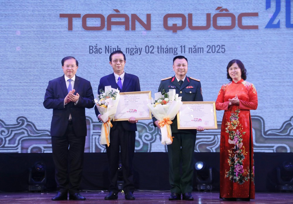 Liên hoan Chèo toàn quốc 2025: Vở diễn "Nguyễn Văn Cừ – Tuổi trẻ chí lớn" và "Thiên mệnh" giành HCV - Ảnh 2. Liên hoan Chèo toàn quốc 2025: Vở diễn "Nguyễn Văn Cừ – Tuổi trẻ chí lớn" và "Thiên mệnh" giành HCV - Ảnh 2.