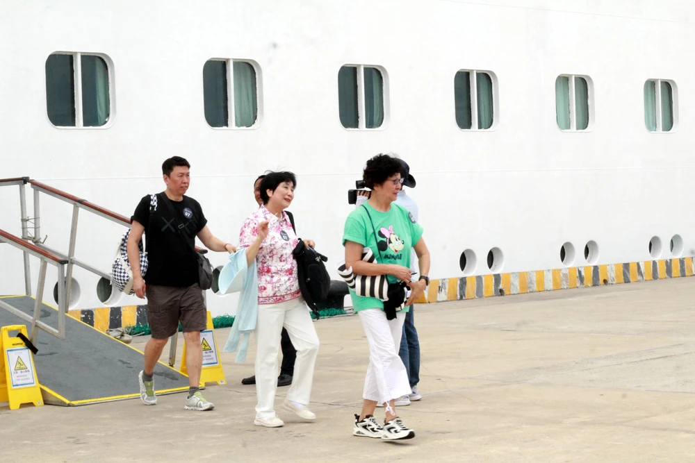 Mỏ vàng” du lịch tàu biển Việt Nam - Ảnh 2. Mỏ vàng” du lịch tàu biển Việt Nam - Ảnh 2.