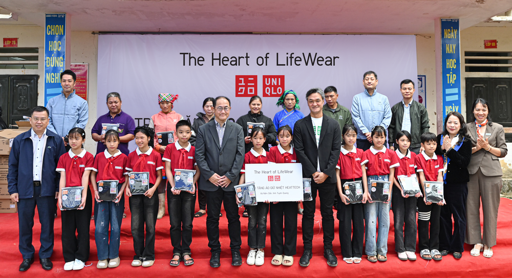 UNIQLO trao 10.000 áo giữ nhiệt và khánh thành nhà bán trú cho học sinh vùng cao - Ảnh 2. UNIQLO trao 10.000 áo giữ nhiệt và khánh thành nhà bán trú cho học sinh vùng cao - Ảnh 2.