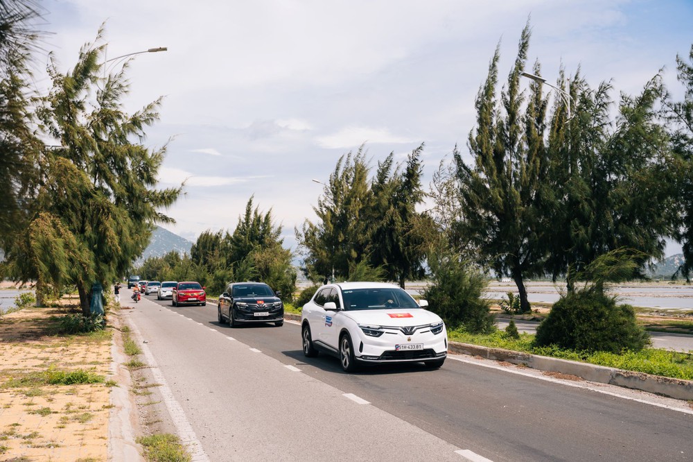 Vì sao VinFast VF 8 là mẫu SUV 5 chỗ đáng xuống tiền nhất quanh mốc 1 tỷ đồng? - Ảnh 1. Vì sao VinFast VF 8 là mẫu SUV 5 chỗ đáng xuống tiền nhất quanh mốc 1 tỷ đồng? - Ảnh 1.