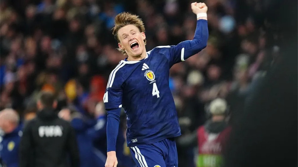 Scott McTominay: Từ "người thừa" MU trở thành "người hùng" Scotland - Ảnh 4. Scott McTominay: Từ "người thừa" MU trở thành "người hùng" Scotland - Ảnh 4.