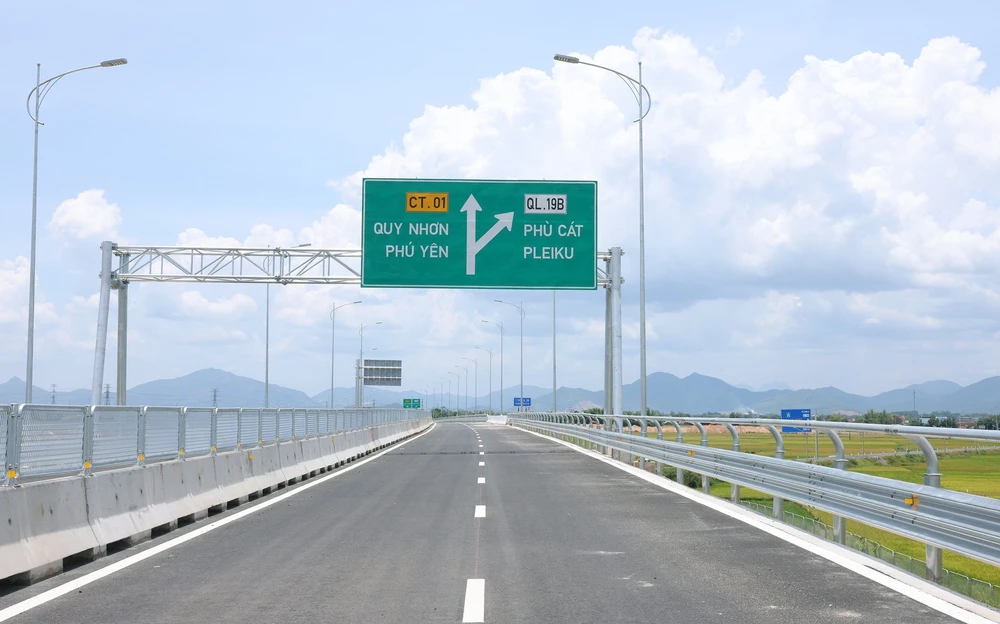 Thủ tướng yêu cầu khẩn trương chuẩn bị tổ chức khánh thành, khởi công các dự án, công trình lớn chào mừng Đại hội XIV của Đảng - Ảnh 1.