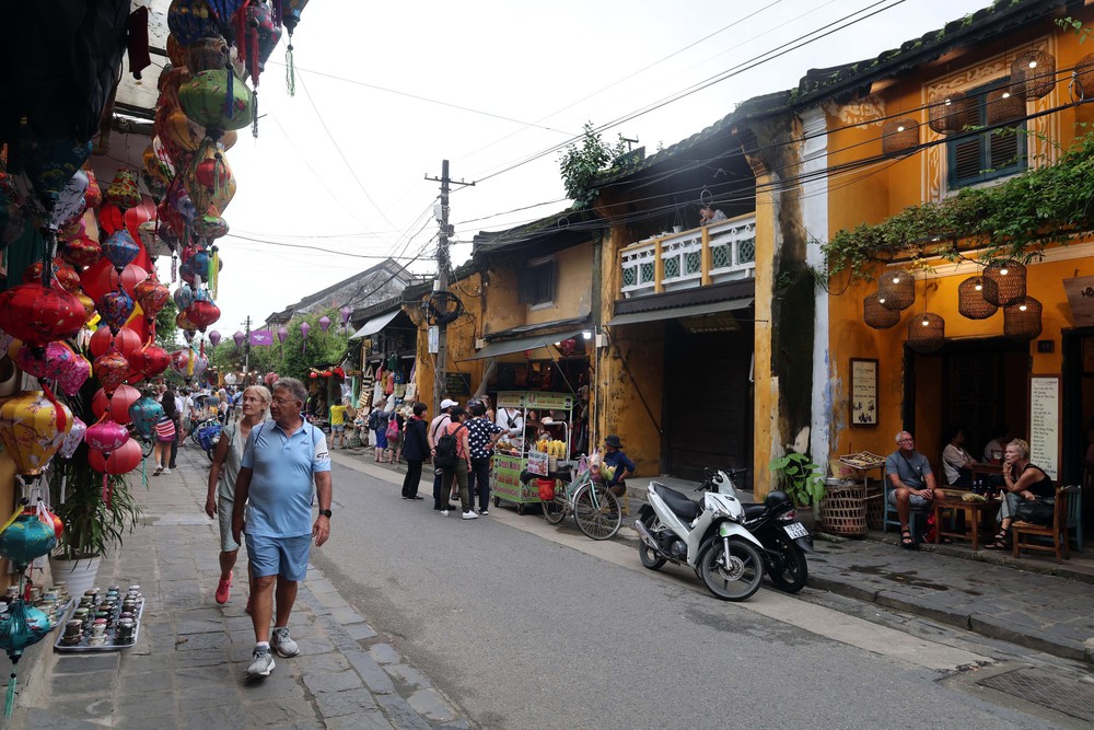 Du lịch Hội An phục hồi nhanh sau đợt mưa lũ lịch sử - Ảnh 1.