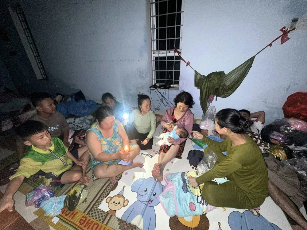 Gia Lai: Thắm đượm tình người trong những ngày mưa lũ lịch sử - Ảnh 4. Gia Lai: Thắm đượm tình người trong những ngày mưa lũ lịch sử - Ảnh 4.