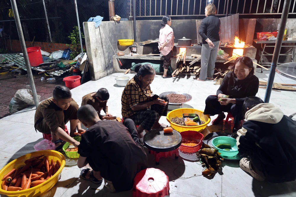 Gia Lai: Thắm đượm tình người trong những ngày mưa lũ lịch sử - Ảnh 1. Gia Lai: Thắm đượm tình người trong những ngày mưa lũ lịch sử - Ảnh 1.