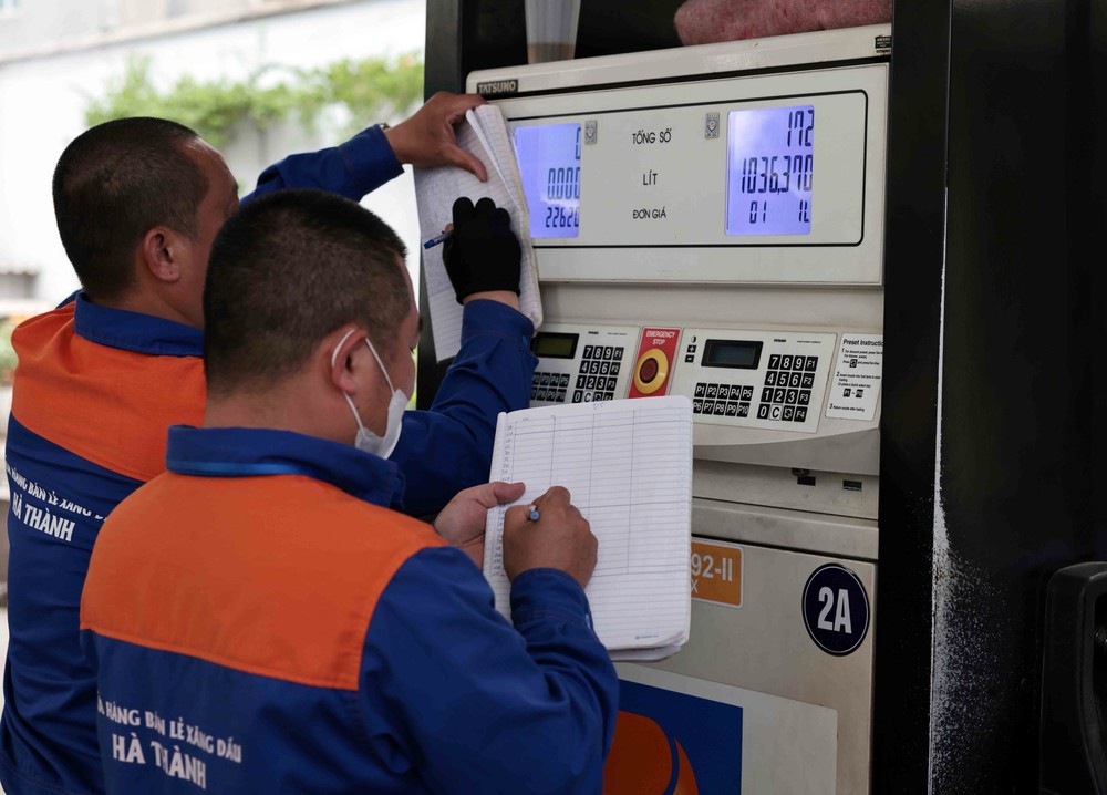 Giá xăng đảo chiều giảm nhẹ trong kỳ điều hành chiều 20/11 - Ảnh 2.