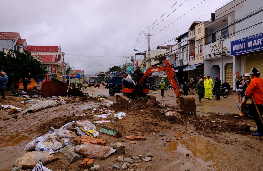 Lâm Đồng: “Thị trấn cổ D’ran” tan hoang sau lũ - Ảnh 3.