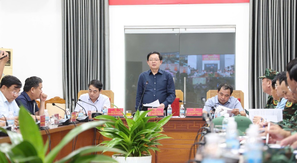 Phó Thủ tướng Hồ Quốc Dũng chỉ đạo công tác khắc phục hậu quả mưa lũ tại Khánh Hoà - Ảnh 1.