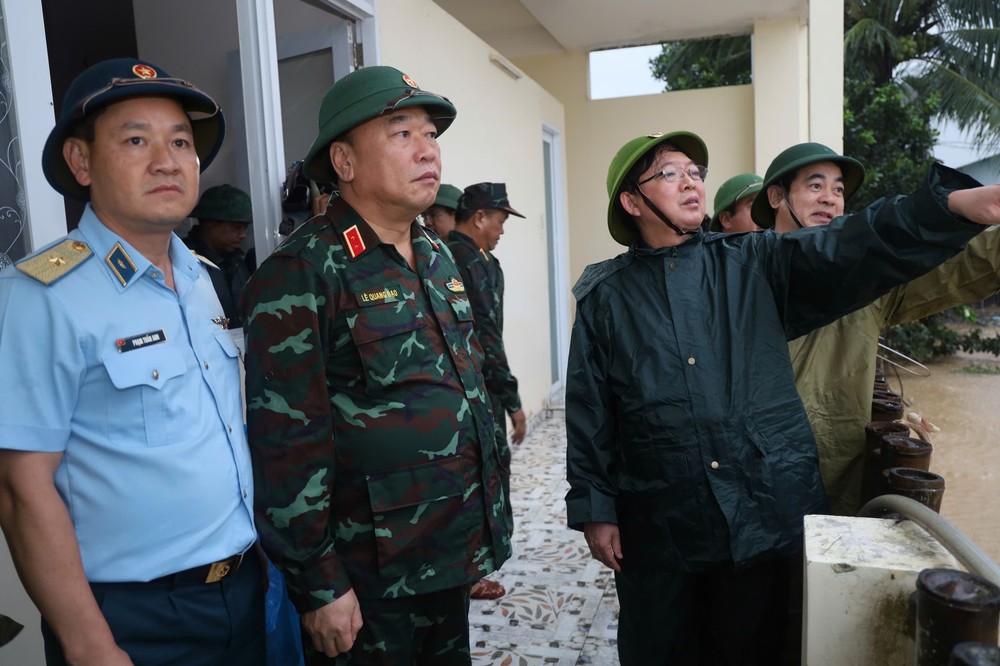 Phó Thủ tướng Hồ Quốc Dũng chỉ đạo công tác khắc phục hậu quả mưa lũ tại Khánh Hoà - Ảnh 5.