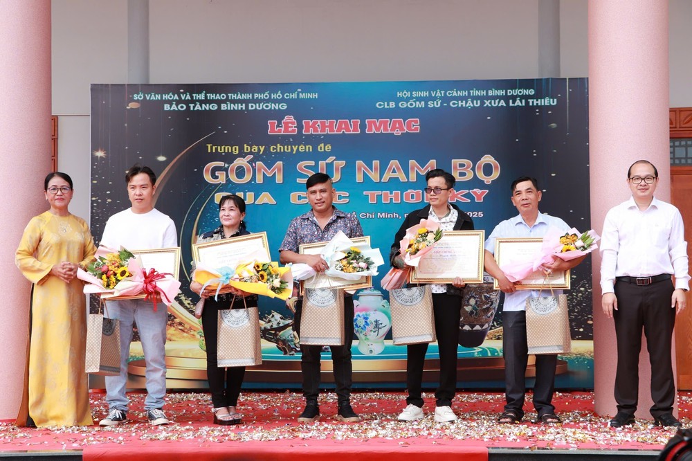 Giới thiệu hơn 300 hiện vật tại trưng bày chuyên đề &quot;Gốm sứ Nam Bộ qua các thời kỳ&quot; - Ảnh 4.