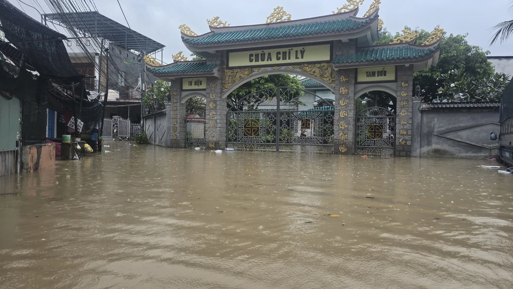 Tình hình mưa lũ tại Khánh Hòa diễn biến hết sức phức tạp và khẩn cấp - Ảnh 2.