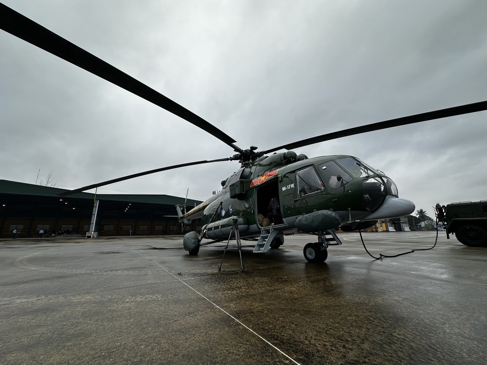 Trung đoàn Không quân 930 sẵn sàng bay cứu hộ, cứu nạn tại các tỉnh Nam Trung Bộ - Ảnh 2.