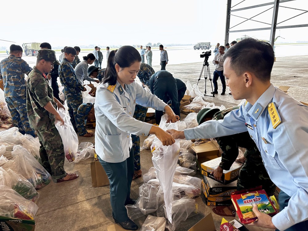 Trung đoàn Không quân 930 sẵn sàng bay cứu hộ, cứu nạn tại các tỉnh Nam Trung Bộ - Ảnh 5.