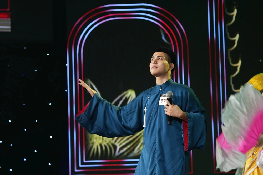 Từ cậu học sinh chuyên Toán đến ca sĩ dân gian - Ảnh 4. Từ cậu học sinh chuyên Toán đến ca sĩ dân gian - Ảnh 4.