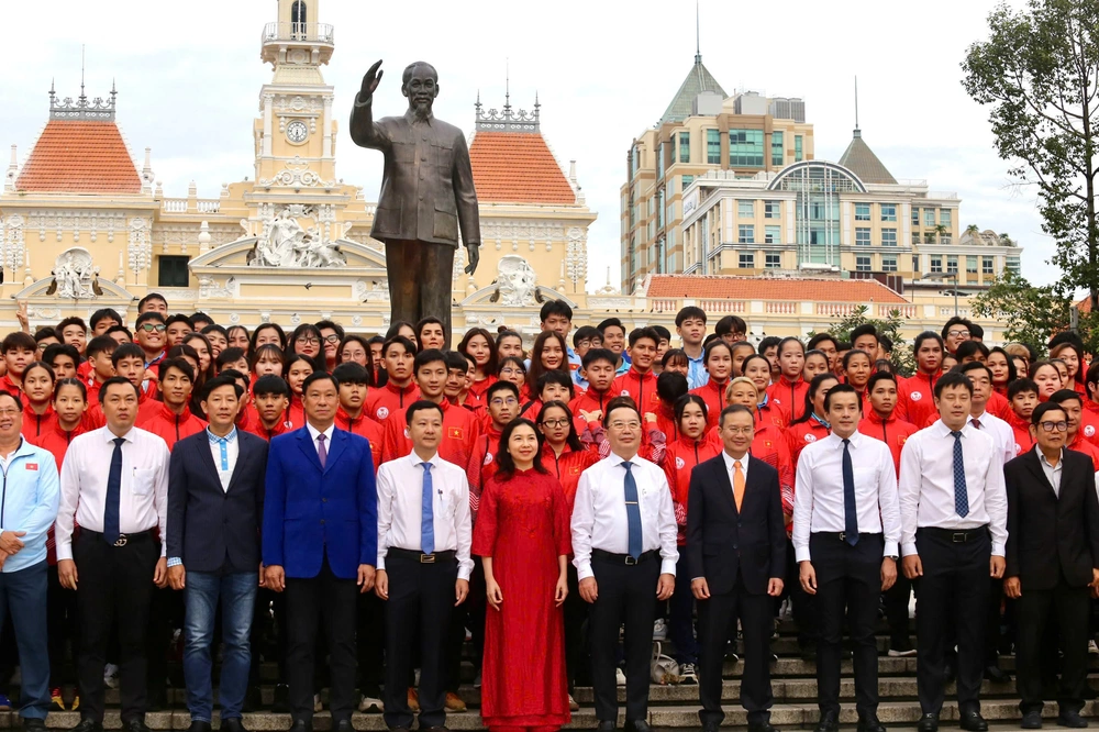 Lễ xuất quân Đoàn Thể thao Việt Nam khu vực phía Nam dự SEA Games 33: Khơi dậy khát vọng chinh phục đỉnh cao mới - Ảnh 1. Lễ xuất quân Đoàn Thể thao Việt Nam khu vực phía Nam dự SEA Games 33: Khơi dậy khát vọng chinh phục đỉnh cao mới - Ảnh 1.