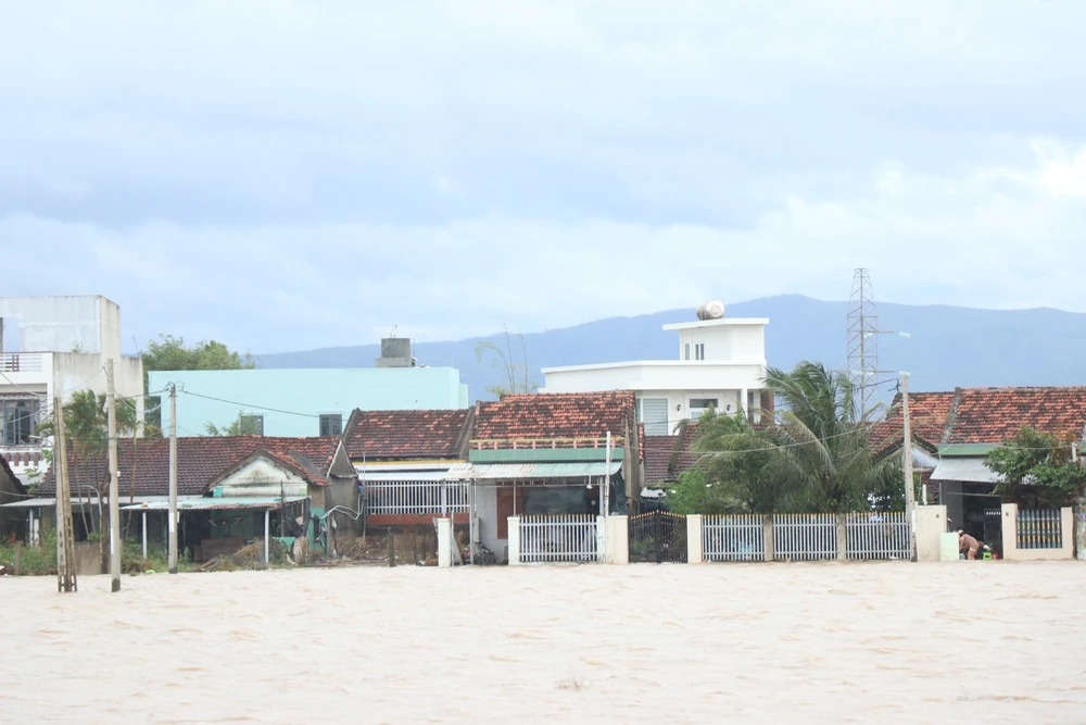  Đắk Lắk nhiều khu vực vẫn ngập sâu trong nước lũ - Ảnh 7.