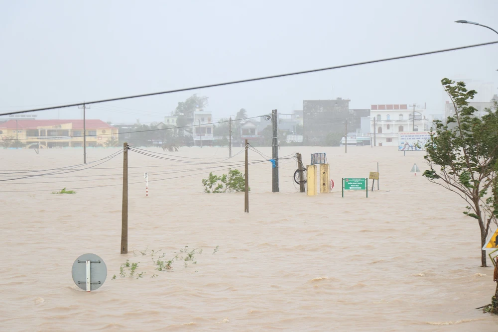  Đắk Lắk nhiều khu vực vẫn ngập sâu trong nước lũ - Ảnh 8.