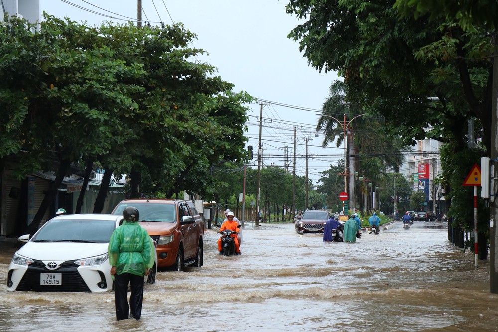  Đắk Lắk nhiều khu vực vẫn ngập sâu trong nước lũ - Ảnh 13.