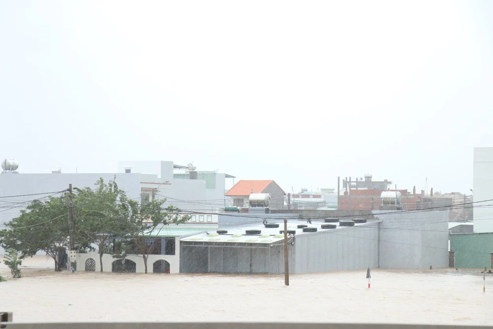  Đắk Lắk nhiều khu vực vẫn ngập sâu trong nước lũ - Ảnh 11.