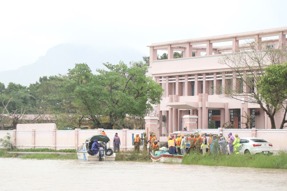  Đắk Lắk nhiều khu vực vẫn ngập sâu trong nước lũ - Ảnh 9.