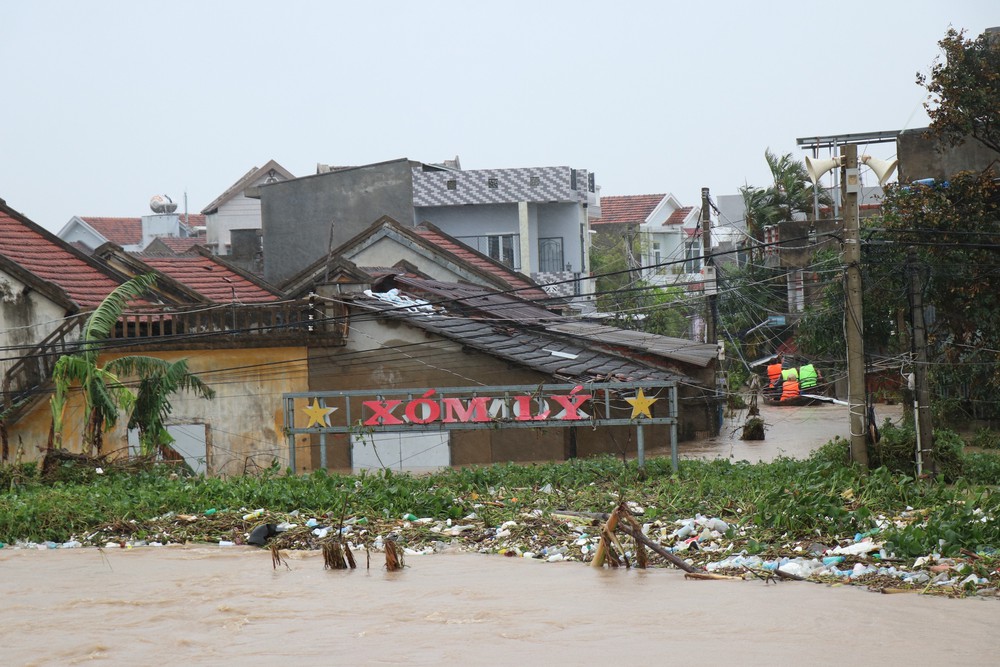  Đắk Lắk nhiều khu vực vẫn ngập sâu trong nước lũ - Ảnh 5.