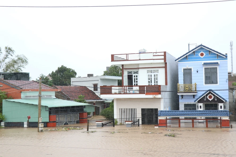  Đắk Lắk nhiều khu vực vẫn ngập sâu trong nước lũ - Ảnh 3.