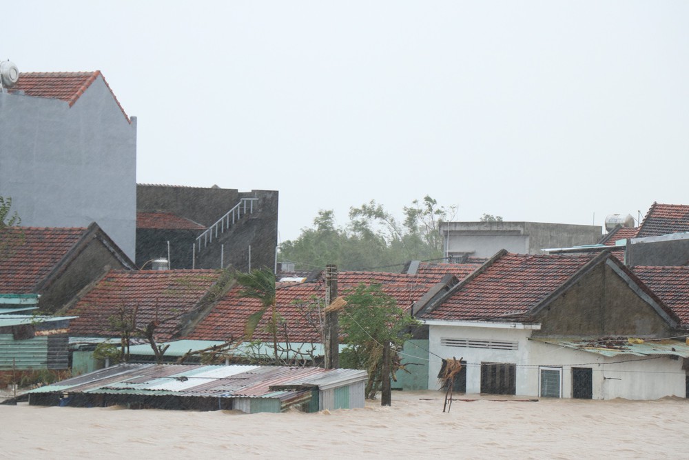  Đắk Lắk nhiều khu vực vẫn ngập sâu trong nước lũ - Ảnh 4.