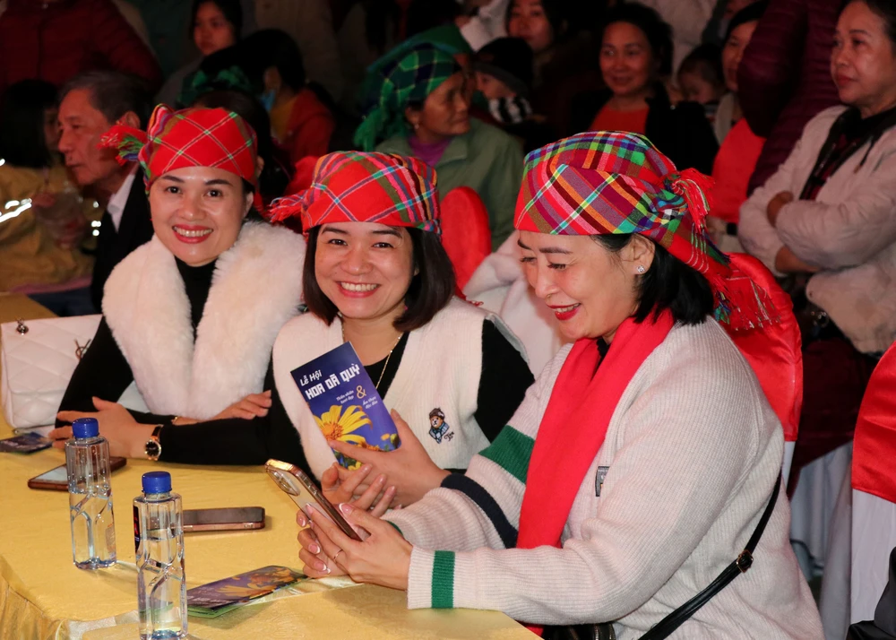 Khai mạc Lễ hội hoa Dã quỳ với chủ đề &quot;Kết nối sắc vàng - Lan tỏa yêu thương&quot; - Ảnh 4.