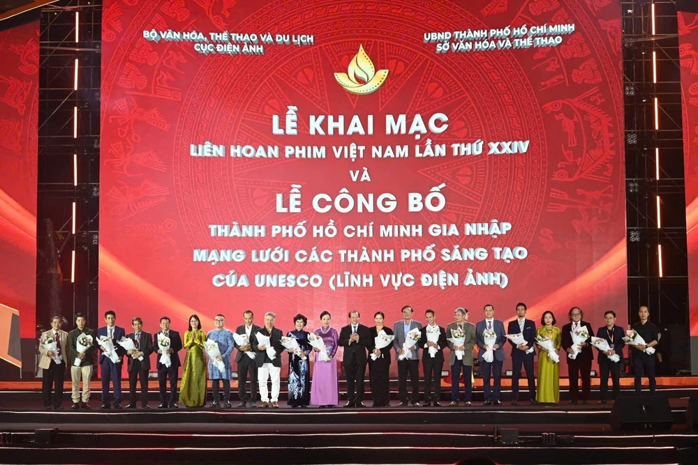 Khai mạc Liên hoan phim Việt Nam lần thứ 24 - Ảnh 1. Khai mạc Liên hoan phim Việt Nam lần thứ 24 - Ảnh 1.