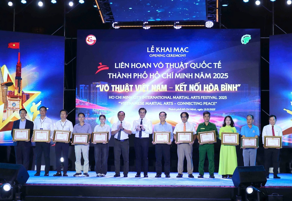 Tưng bừng khai mạc Liên hoan võ thuật quốc tế TP.HCM 2025 - Ảnh 2.