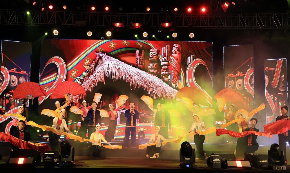 Chương trình biểu diễn giới thiệu văn hoá nghệ thuật truyền thống dân tộc Mường - Ảnh 2.