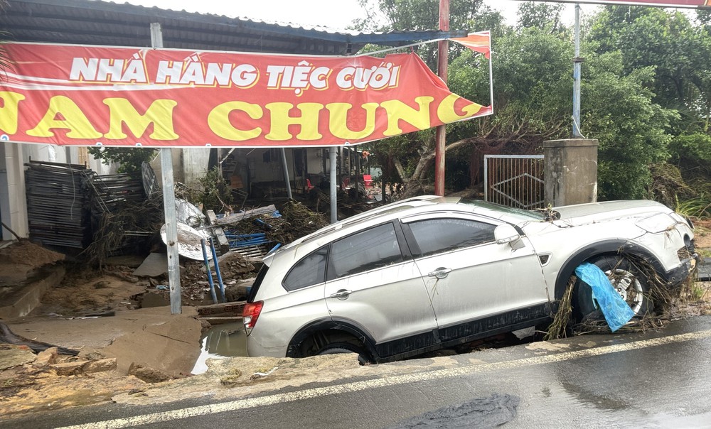 Đắk Lắk: Nước lũ rút, tiếp cận người dân cung cấp lương thực - Ảnh 10. Đắk Lắk: Nước lũ rút, tiếp cận người dân cung cấp lương thực - Ảnh 10.